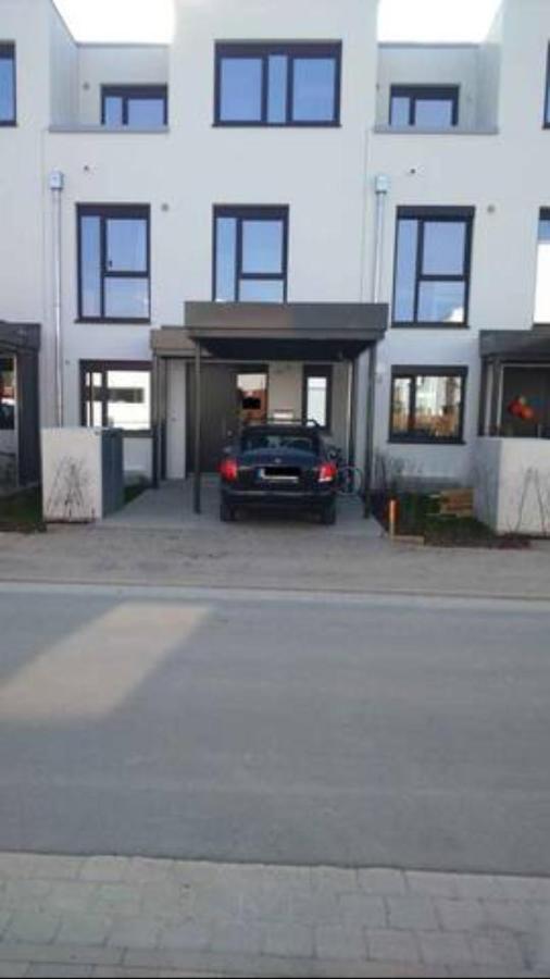 Privat Zimmer Richtung Messe Hannover Buitenkant foto