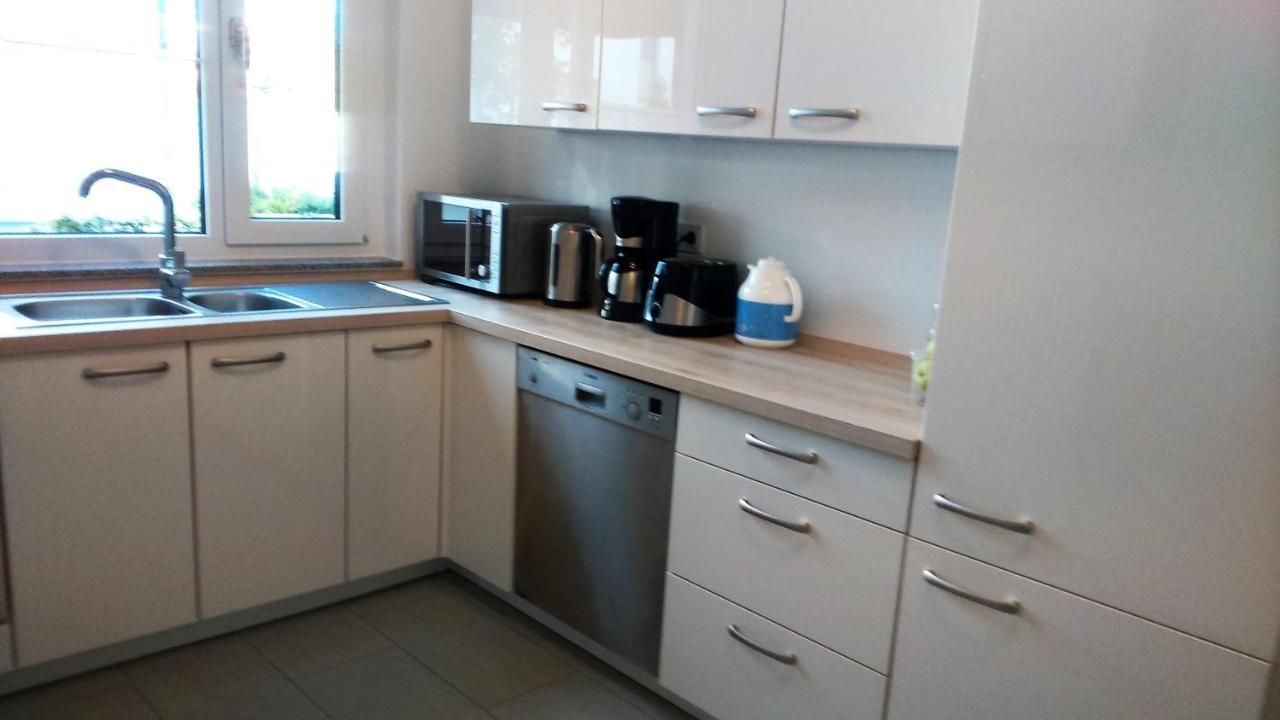 Privat Zimmer Richtung Messe Hannover Buitenkant foto